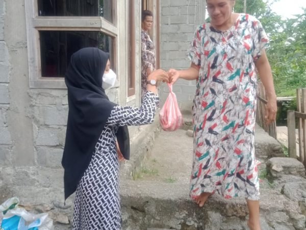 IDUL ADHA, OSIS MTs NEGERI 1 SULA BERBAGI DAGING KURBAN